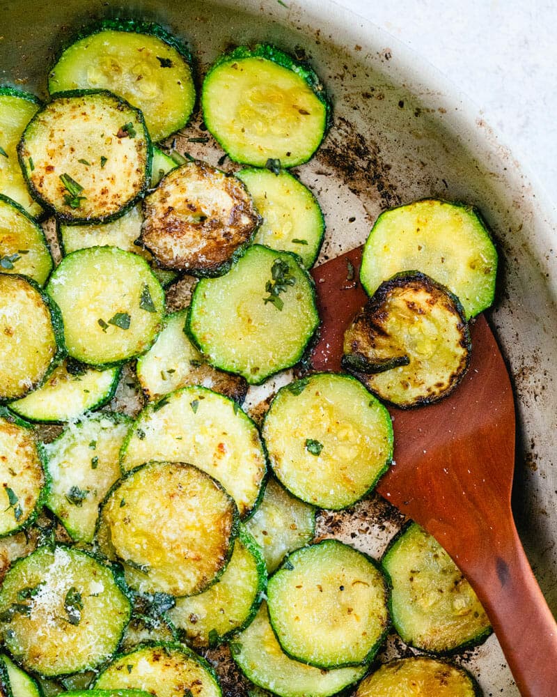 Whip Up a Delicious Zucchini Saute: Quick & Healthy Side Dish